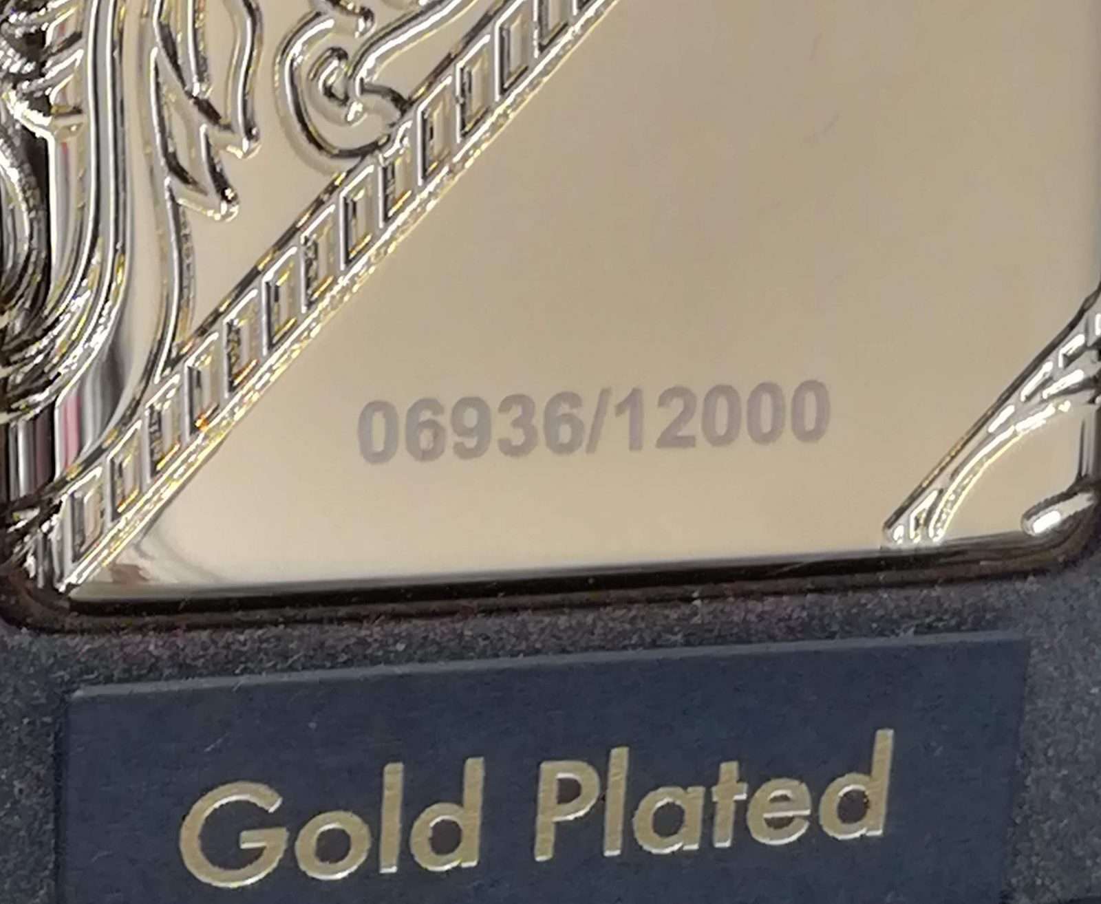 Bricheta Zippo 2018 Collectible of the Year placate cu aur Editie Limitata